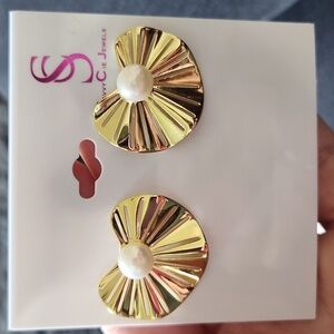 Savvy Cie Jewels gold plated earrings with‎ freshwater pearls